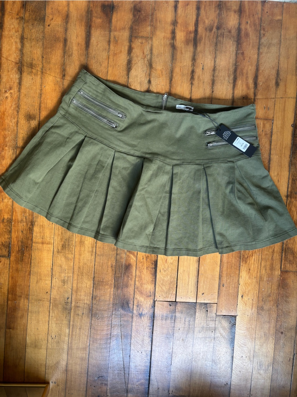 Olive Green Pleated Mini Skirt with Zip Accents - Fashion Nova